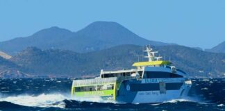 Wieder Sturm-Warnung für Ibiza und Formentera Fähren im Sturm zwischen Ibiza und Formentera. Foto: Peter Eberhardt