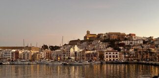 Romantische Abendstimmung im Ibiza-Hafen IbizaHEUTE. Ibiza. Foto: MBA